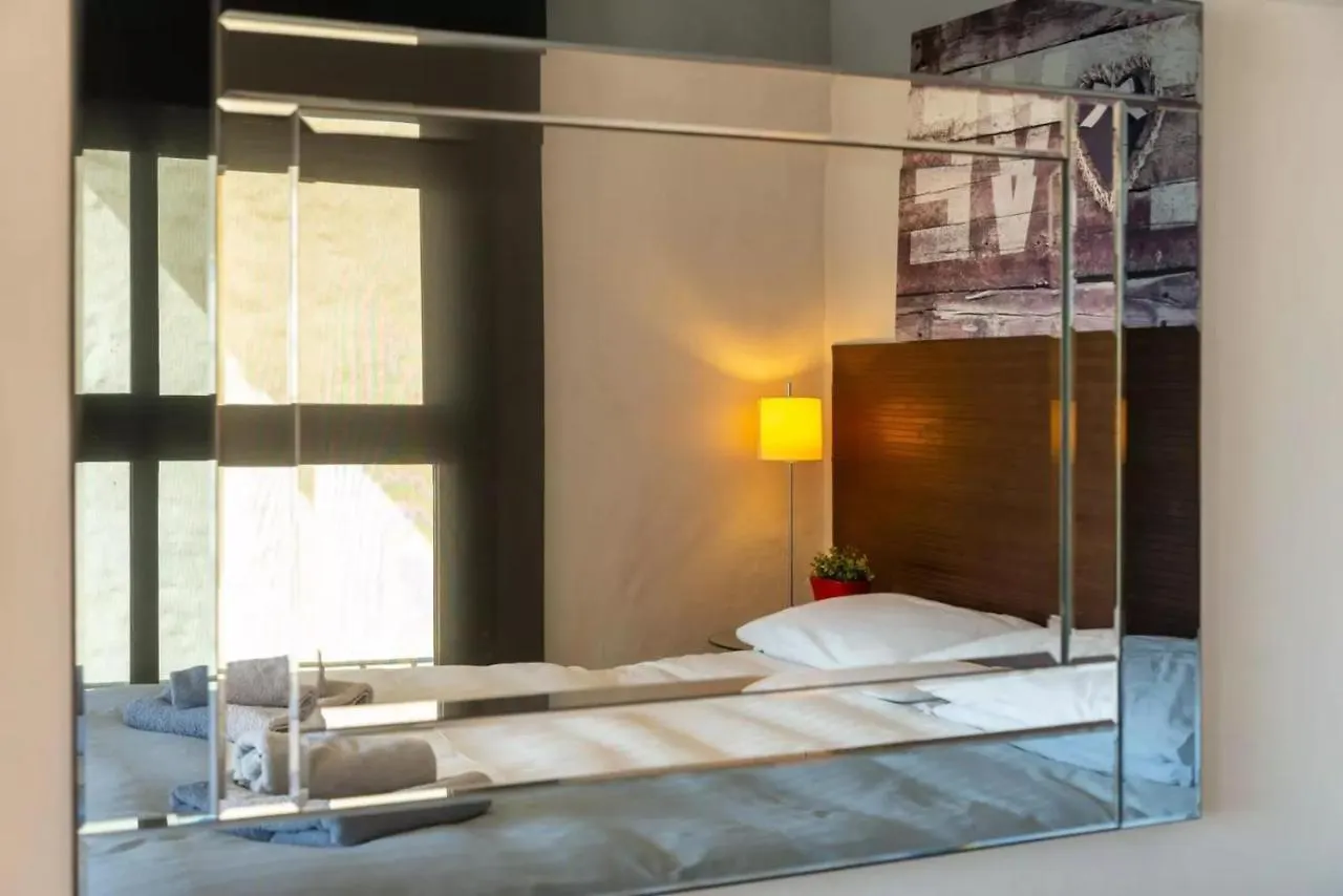 Chic Designer Apartment Μαρμπέλλα